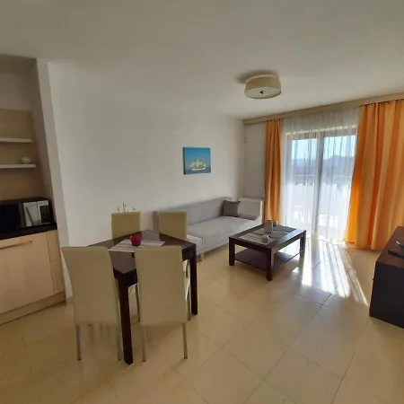 Aparthotel Lido *